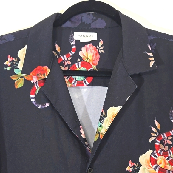 PacSun Black Short Sleeve Button Up Floral Coral Snake Print Lightweight Soft, M - Picture 2 of 8